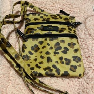 Scout. Crossbody, cheetah print. Adjustable straps. compartments/zip pockets